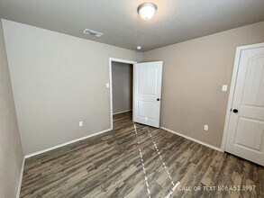 7402 5th St in Lubbock, TX - Building Photo - Building Photo