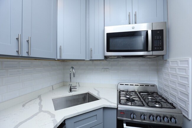 508 W Belmont in Chicago, IL - Building Photo - Building Photo
