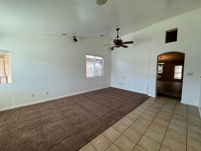 5418 Cherry Creek Ln in Bakersfield, CA - Foto de edificio - Building Photo