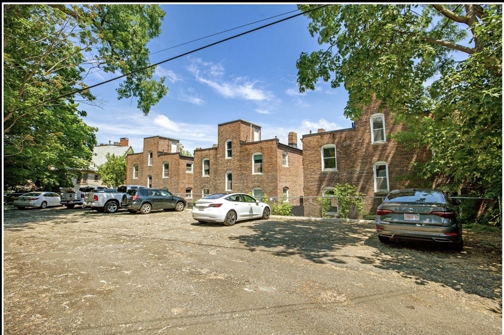 111 Winthrop Rd, Unit 3 in Brookline, MA - Building Photo