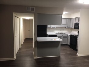 Carrington Place Apartments in Jeffersonville, IN - Foto de edificio - Building Photo