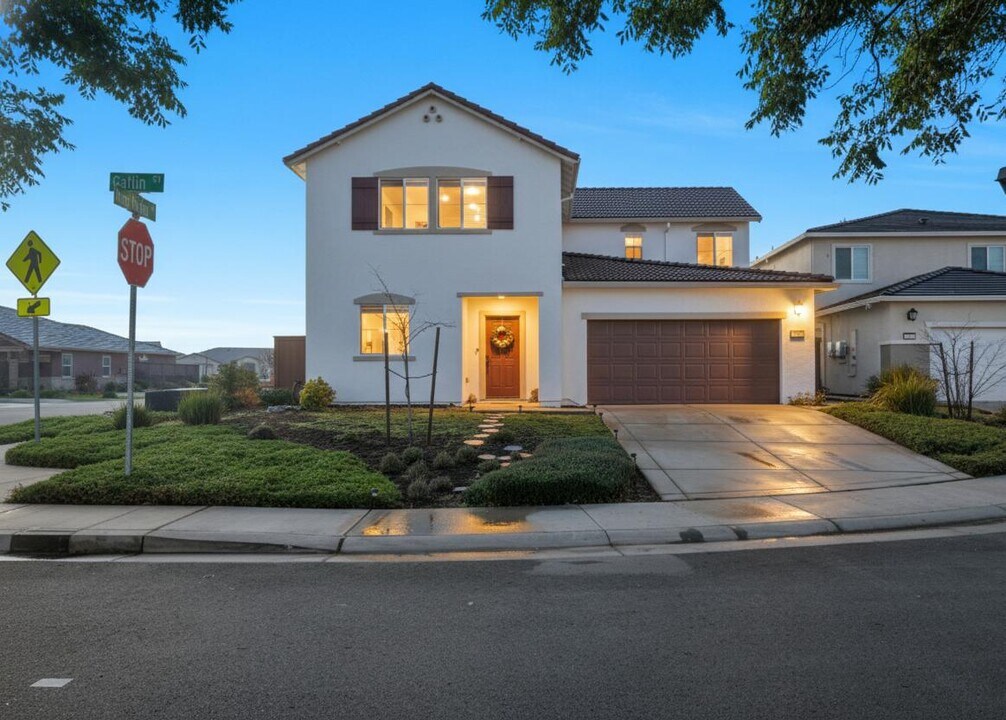 2032 Gatlin Ct in Plumas Lake, CA - Building Photo