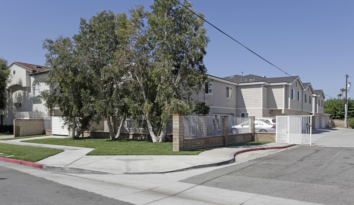 Courtyard Apartments in Anaheim, CA - Building Photo