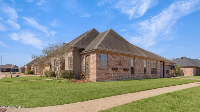 814 Flambant Dr in Broussard, LA - Building Photo - Building Photo