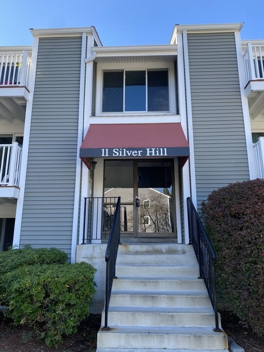 11 Silver Hill Ln in Natick, MA - Building Photo