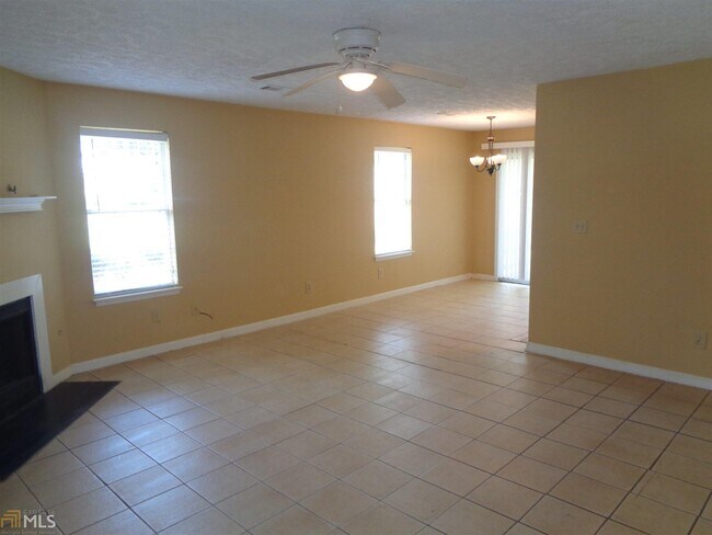 5913 Summerglen Ln in College Park, GA - Building Photo - Building Photo