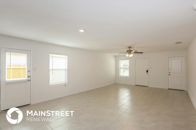 3153 Crestone Dr in Crandall, TX - Foto de edificio - Building Photo