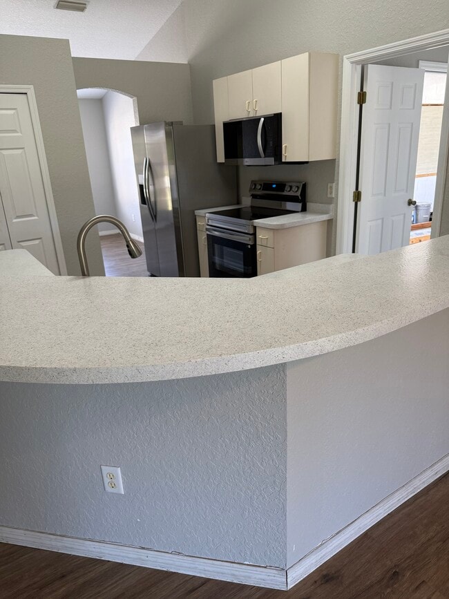 1055 Bismarck Rd in Punta Gorda, FL - Foto de edificio - Building Photo