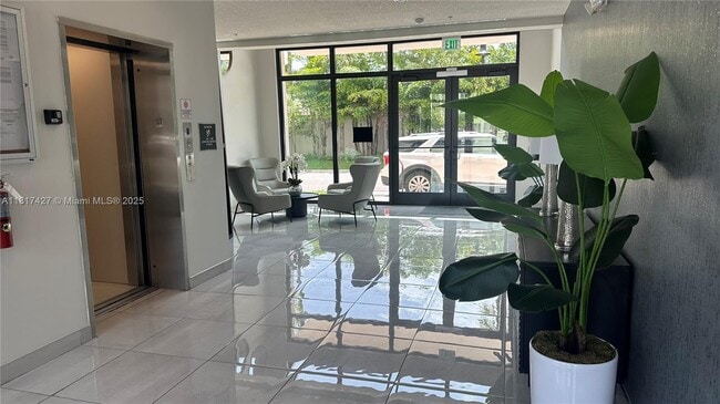 8001 NW 41st St in Doral, FL - Building Photo - Building Photo