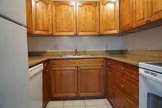 2201 NE 36th St in Lighthouse Point, FL - Building Photo - Building Photo