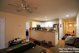 324 St Paul St, Unit 6 in Brookline, MA - Foto de edificio - Building Photo