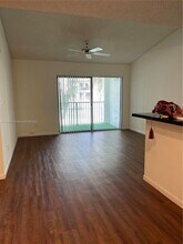 510 S Park Rd, Unit 22-10 in Hollywood, FL - Foto de edificio - Building Photo