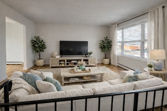 32 Monroe St in Milford, CT - Foto de edificio - Building Photo