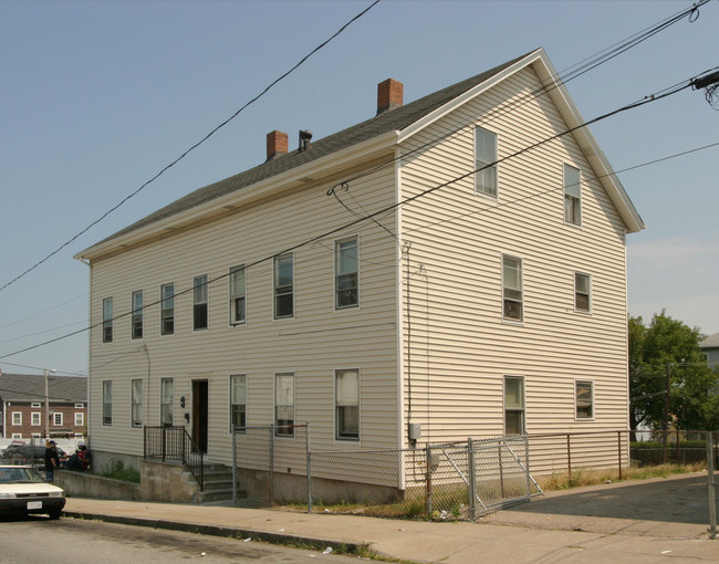 178 5th St in Fall River, MA - Foto de edificio - Building Photo