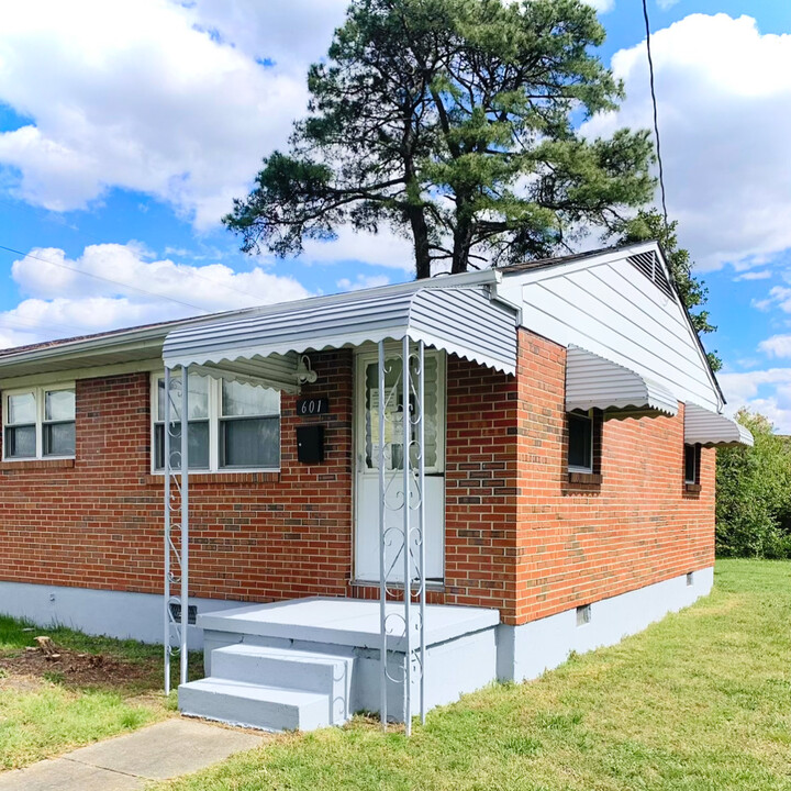 601 Freedom Ave in Portsmouth, VA - Foto de edificio