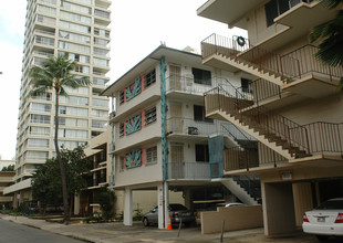 Waikiki Palms Apartments in Honolulu, HI - Building Photo - Building Photo