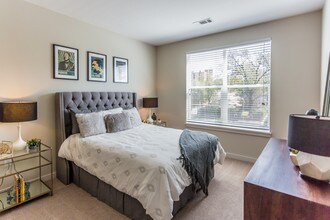Highland Row in Memphis, TN - Building Photo - Interior Photo