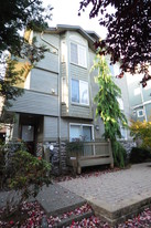 434 NE Maple Leaf Pl Apartamentos