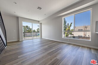 6700 Balboa Blvd in Los Angeles, CA - Building Photo - Building Photo