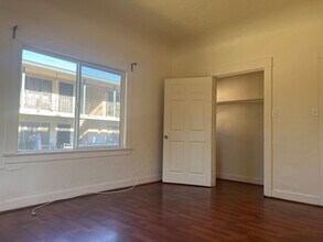 2110 S Bonsallo Ave in Los Angeles, CA - Foto de edificio - Interior Photo