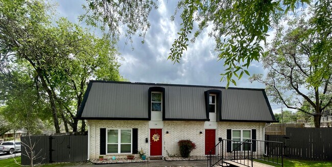 1703 Coronado Hills Dr-Unit -Unit #104 in Austin, TX - Building Photo - Building Photo