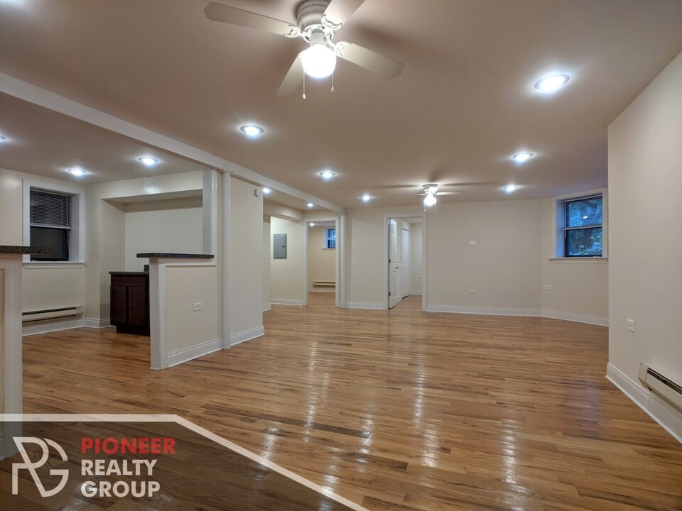 1129 W Oakdale Ave, Unit 1 in Chicago, IL - Building Photo