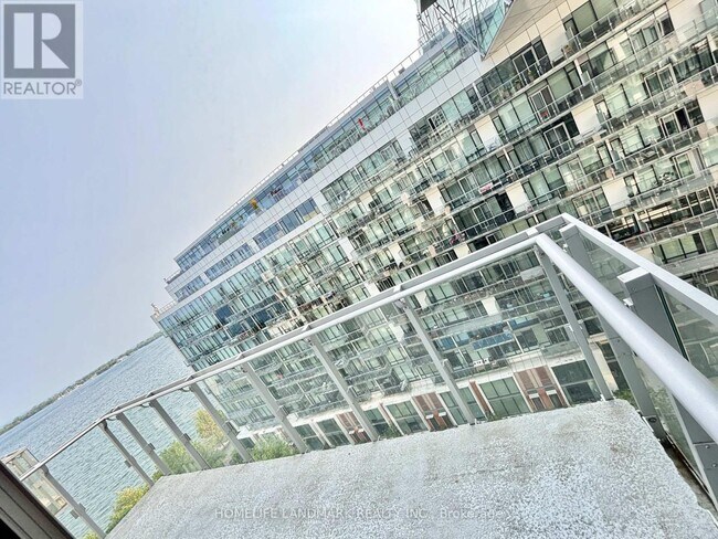 39-1039 Queens Quay E in Toronto, ON - Building Photo - Building Photo