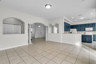 8920 NW 180th Terrace in Hialeah, FL - Building Photo - Building Photo