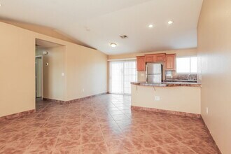 305 E Gardenia Dr in Avondale, AZ - Building Photo - Building Photo