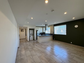 953 Normandie Ave, Unit 304 in Los Angeles, CA - Foto de edificio - Building Photo