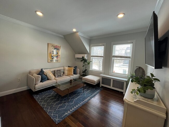 32 Hautevale St, Unit 2 in Boston, MA - Building Photo - Building Photo