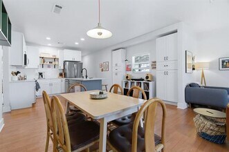 2410 Catherine St in Dallas, TX - Building Photo - Building Photo