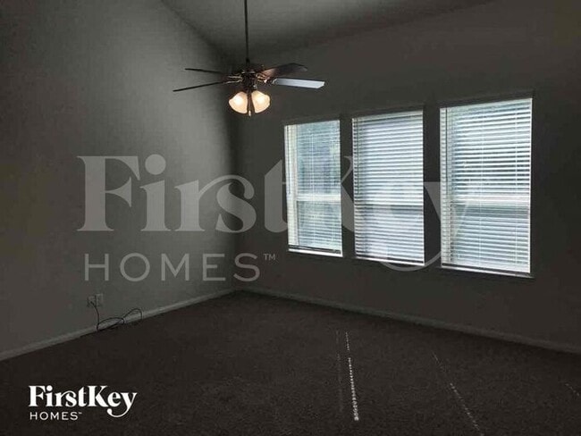 6630 Blimp Base Blvd in Hitchcock, TX - Foto de edificio - Building Photo