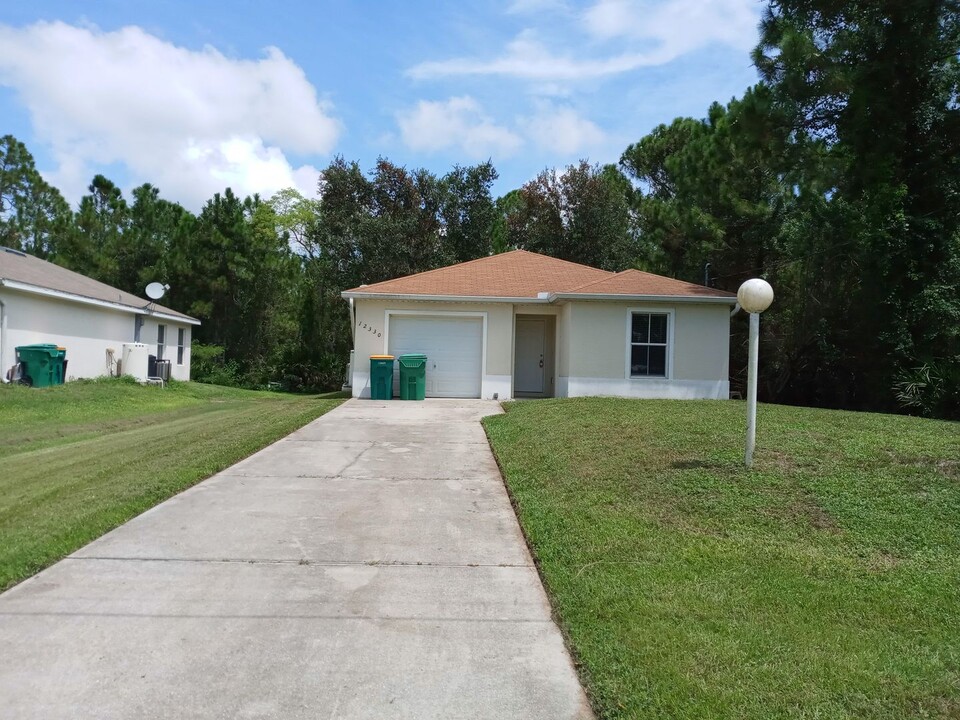 12330 El Prado Dr in Punta Gorda, FL - Building Photo