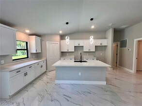 3606 51st St W in Lehigh Acres, FL - Foto de edificio - Building Photo