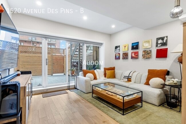 property at 1520 Av des Pins O