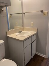 2403 Bandera Dr, Unit B in College Station, TX - Foto de edificio - Building Photo