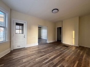 120 E Wallace Ave, Unit 1 in New Castle, PA - Building Photo - Building Photo