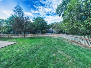 5421 NW Walden Dr in Kansas City, MO - Building Photo - Building Photo
