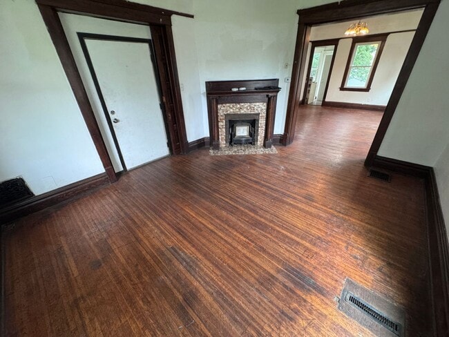 property at 1408 Grandview Blvd