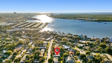 106 Trout Ave in Galveston, TX - Building Photo - Building Photo