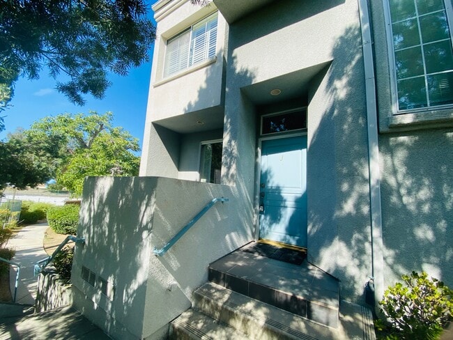 305 W Newby Ave, Unit J in San Gabriel, CA - Building Photo - Building Photo