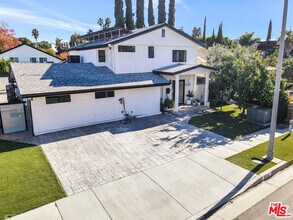 6324 Geyser Ave in Los Angeles, CA - Building Photo - Building Photo
