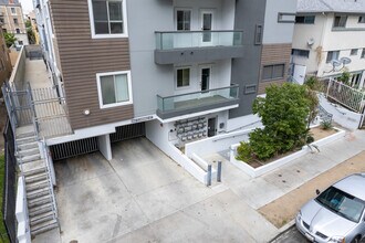 709 South Manhattan Place in Los Angeles, CA - Building Photo - Building Photo