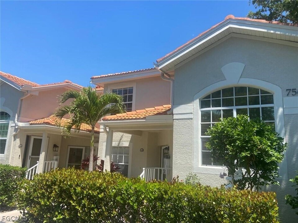 7564 Silver Trumpet Ln in Naples, FL - Building Photo
