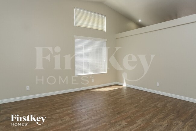 4705 Crimson Leaf Dr in Las Vegas, NV - Foto de edificio - Building Photo