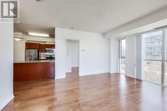 25-525 Cole St in Toronto, ON - Building Photo - Building Photo