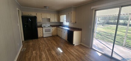 3810 NW Millbrae Dr in Huntsville, AL - Building Photo - Building Photo