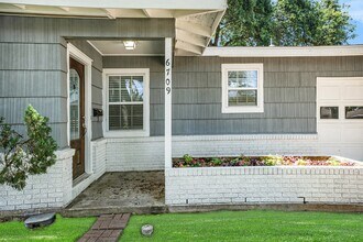 6709 Fairway Dr in Galveston, TX - Building Photo - Building Photo