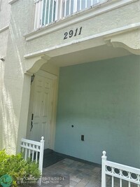 2911 Cascada Isle Way in Hollywood, FL - Foto de edificio - Building Photo